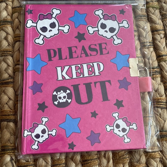 Please Keep Out Diary with Lock - Picture 4 of 6